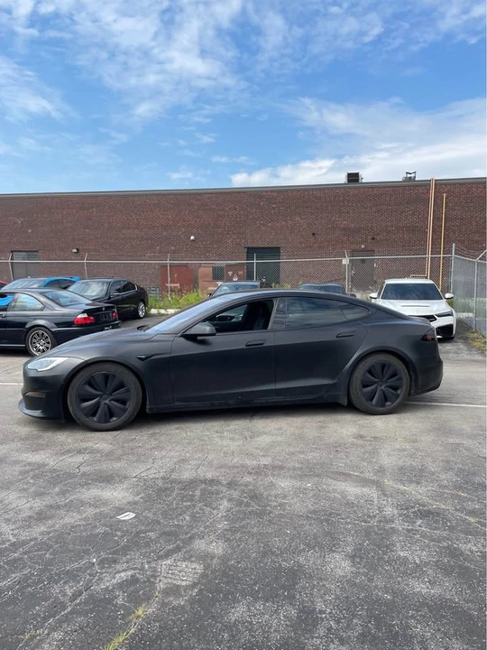 2022 Tesla Model S - Image 2 of 12