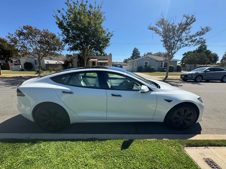 2022 Tesla Model S - Image 13 of 31