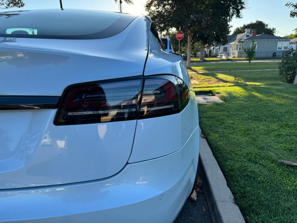 2022 Tesla Model S - Image 25 of 31