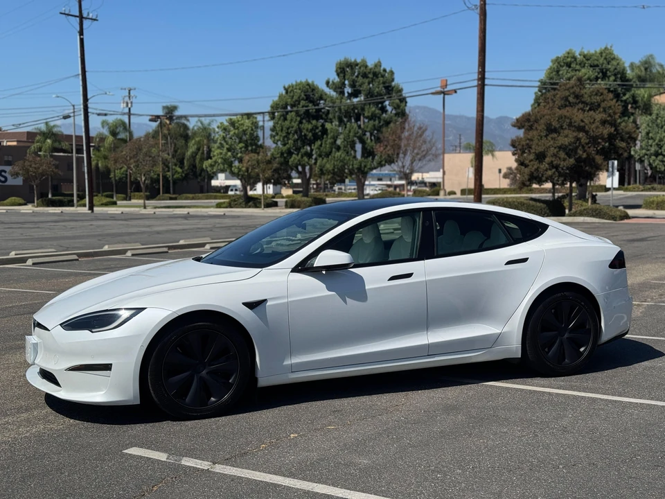 2022 Tesla Model S - Image 9 of 31