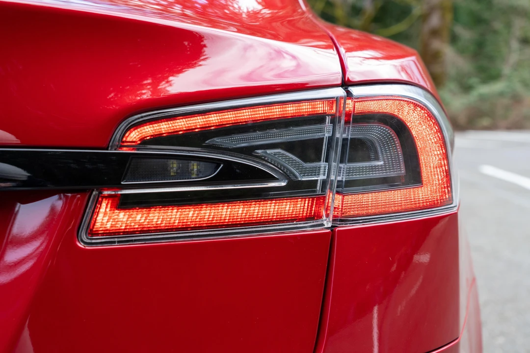 2022 Tesla Model S - Image 23 of 31