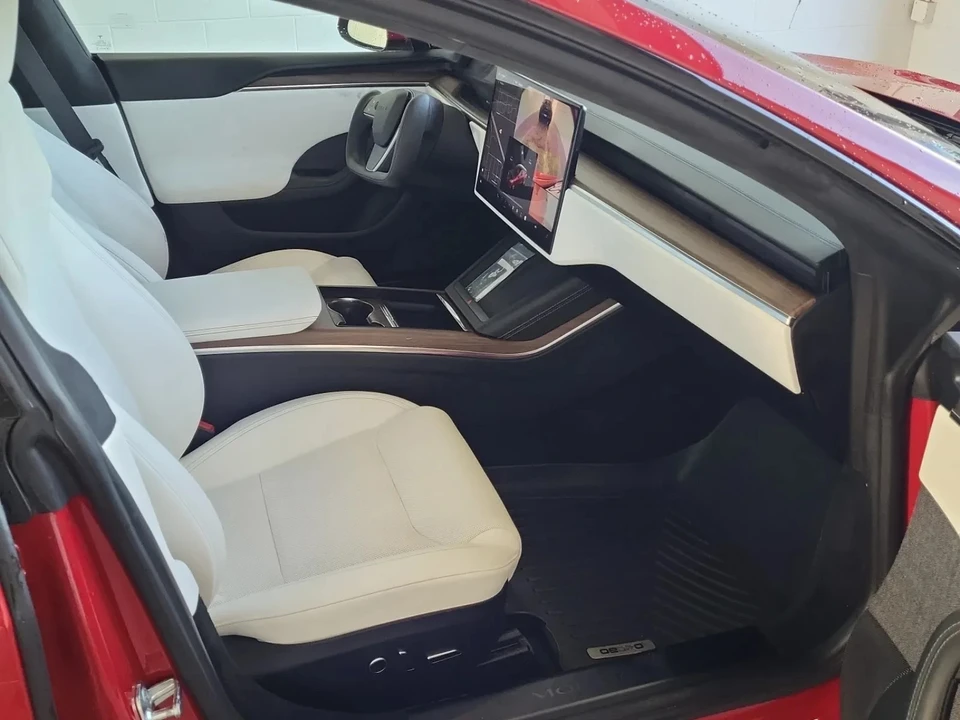 2022 Tesla Model S - Image 9 of 15