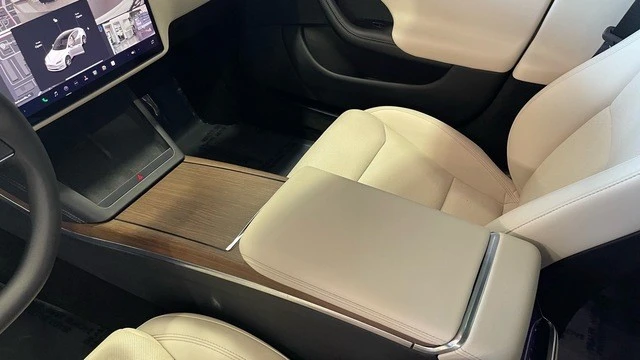 2022 Tesla Model S - Image 28 of 31