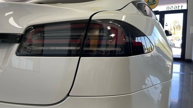 2022 Tesla Model S - Image 17 of 31