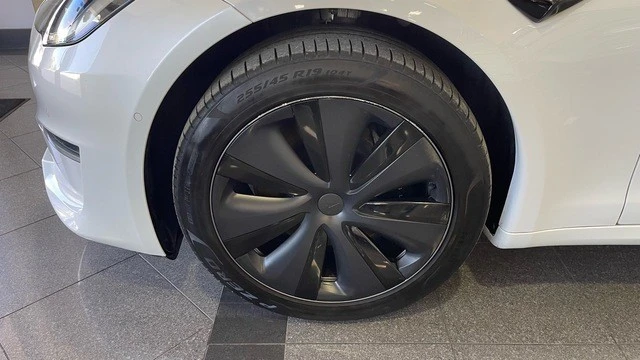 2022 Tesla Model S - Image 22 of 31