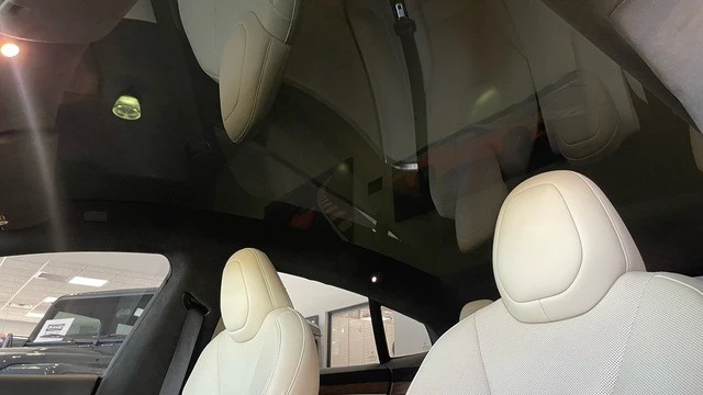 2022 Tesla Model S - Image 29 of 31