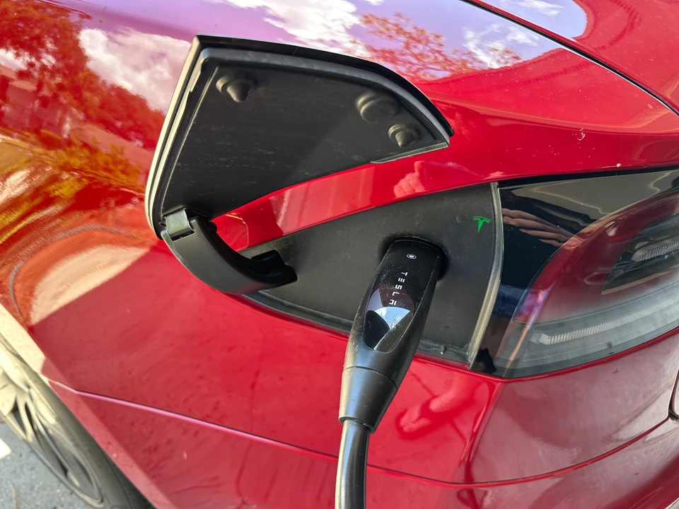 2022 Tesla Model S - Image 21 of 31