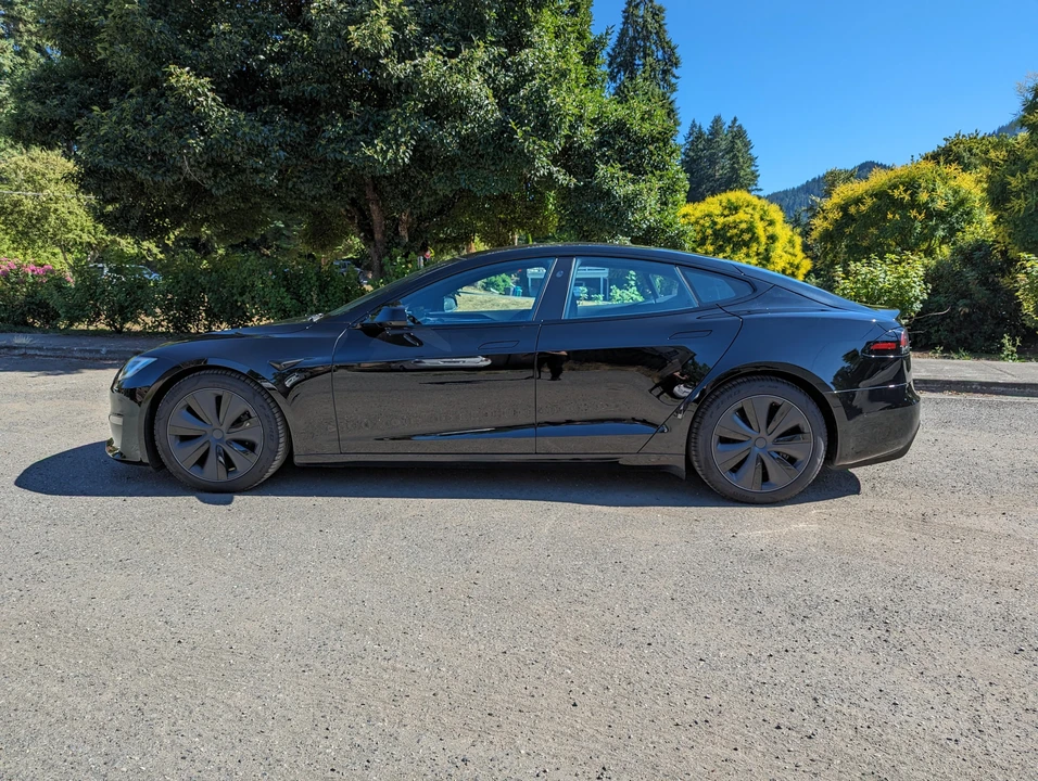 2022 Tesla Model S - Image 12 of 31