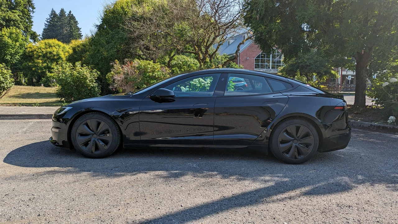 2022 Tesla Model S - Image 13 of 31