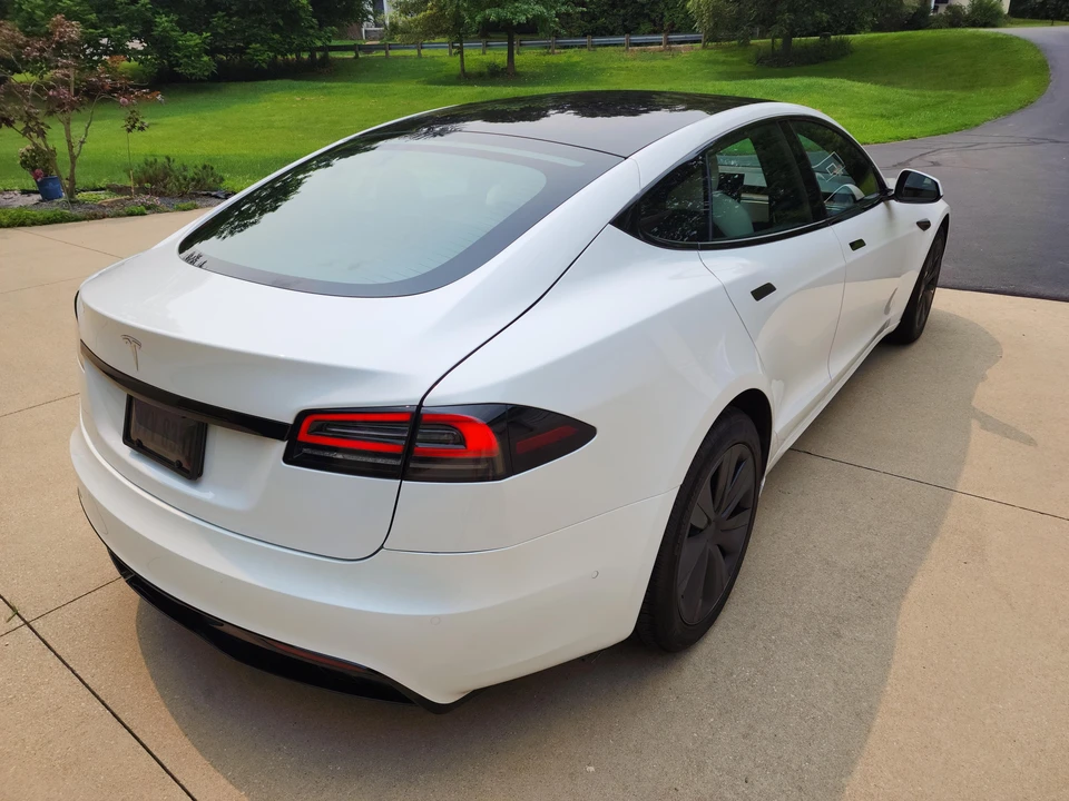 2022 Tesla Model S - Image 13 of 31