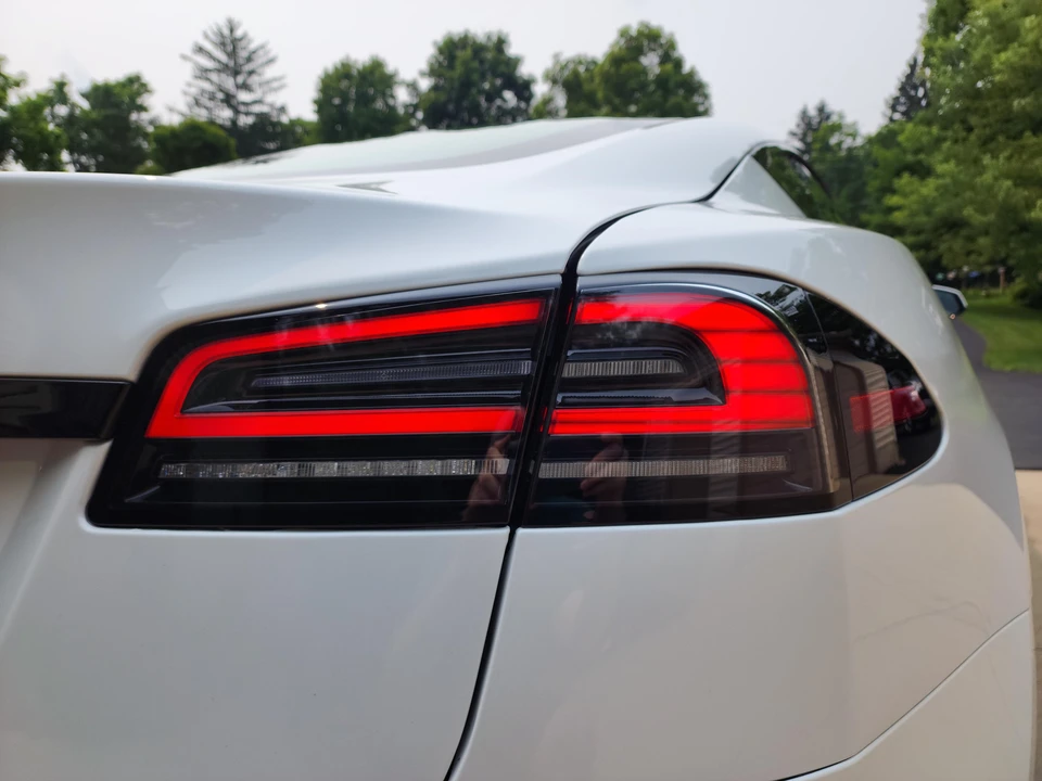 2022 Tesla Model S - Image 29 of 31