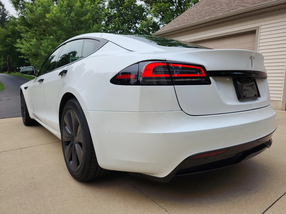 2022 Tesla Model S - Image 10 of 31