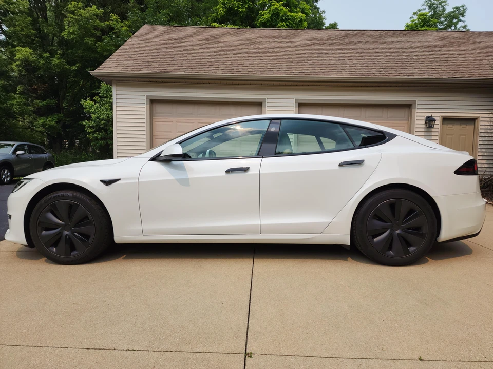 2022 Tesla Model S - Image 9 of 31