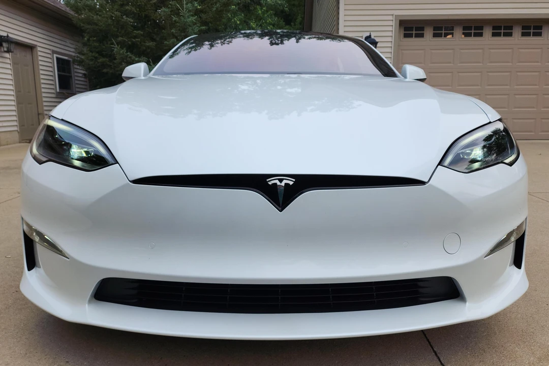 2022 Tesla Model S - Image 2 of 31