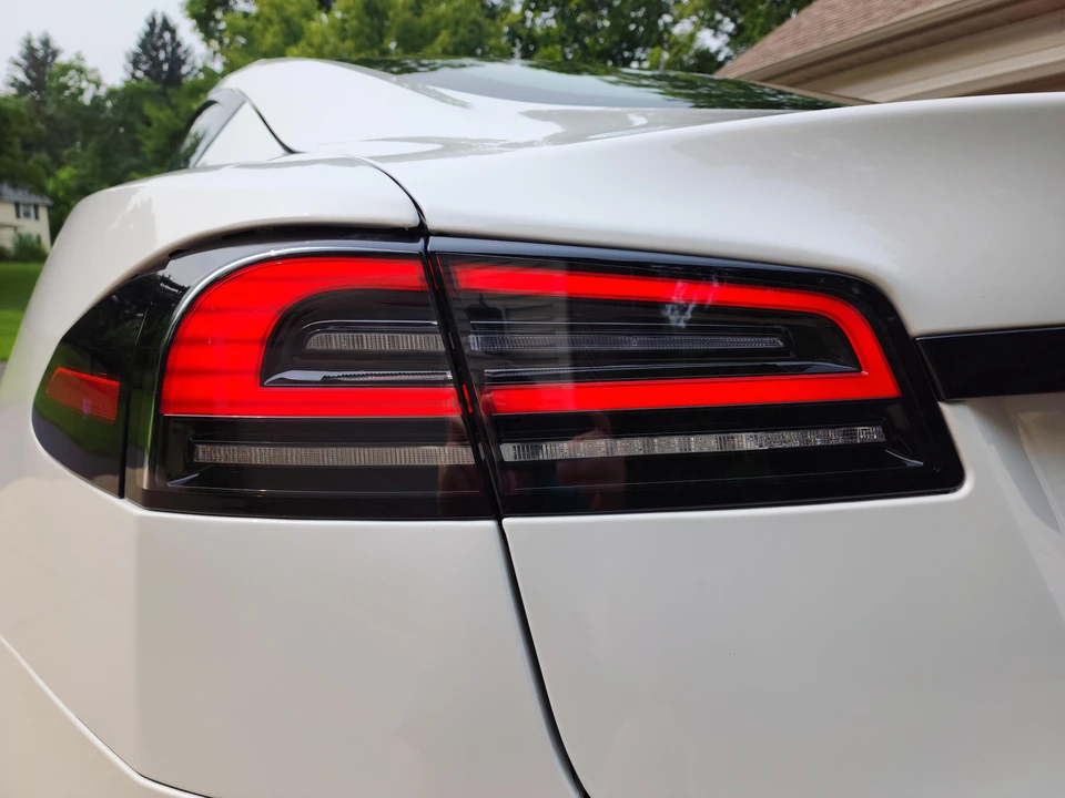 2022 Tesla Model S - Image 28 of 31