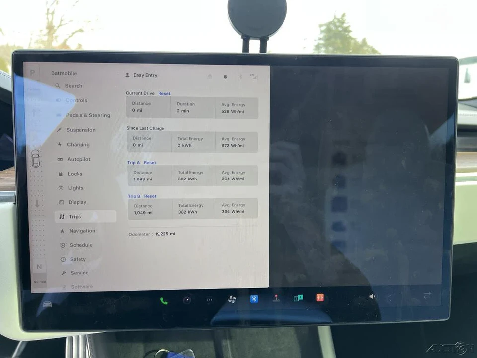 2022 Tesla Model S - Image 9 of 12