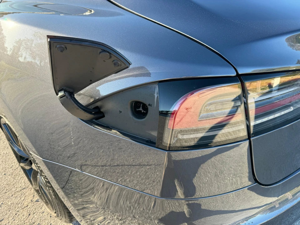 2022 Tesla Model S - Image 23 of 31