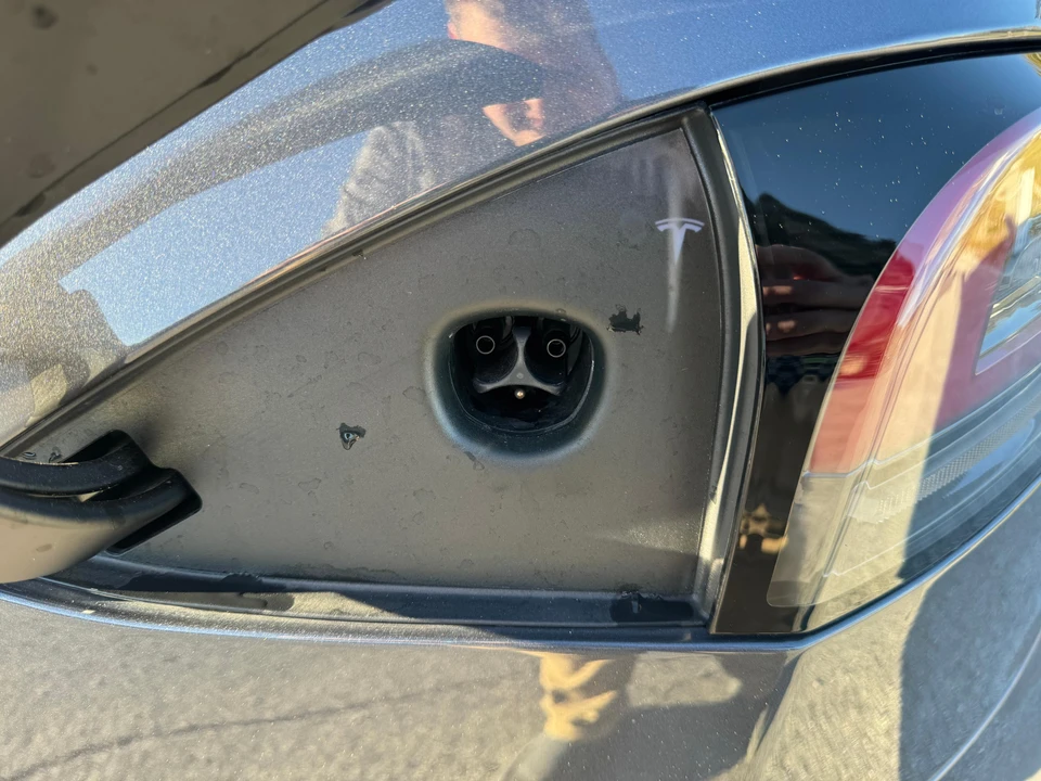 2022 Tesla Model S - Image 24 of 31