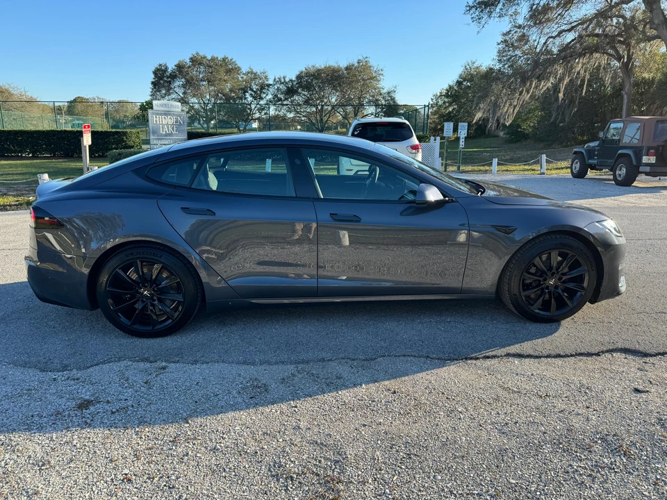 2022 Tesla Model S - Image 19 of 31