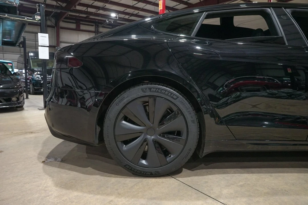 2022 Tesla Model S - Image 9 of 21
