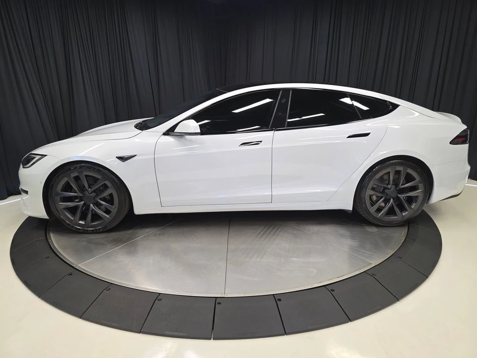 2022 Tesla Model S - Image 9 of 12