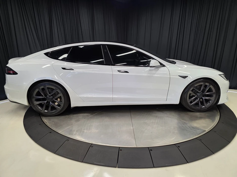 2022 Tesla Model S - Image 13 of 21