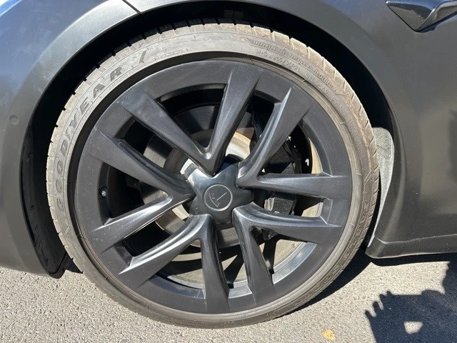 2022 Tesla Model S - Image 9 of 21