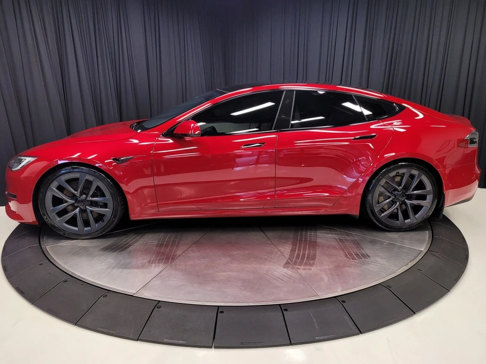 2022 Tesla Model S - Image 9 of 12