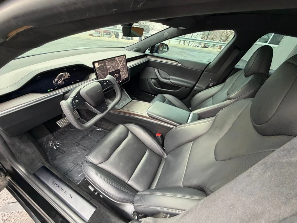 2022 Tesla Model S - Image 8 of 17