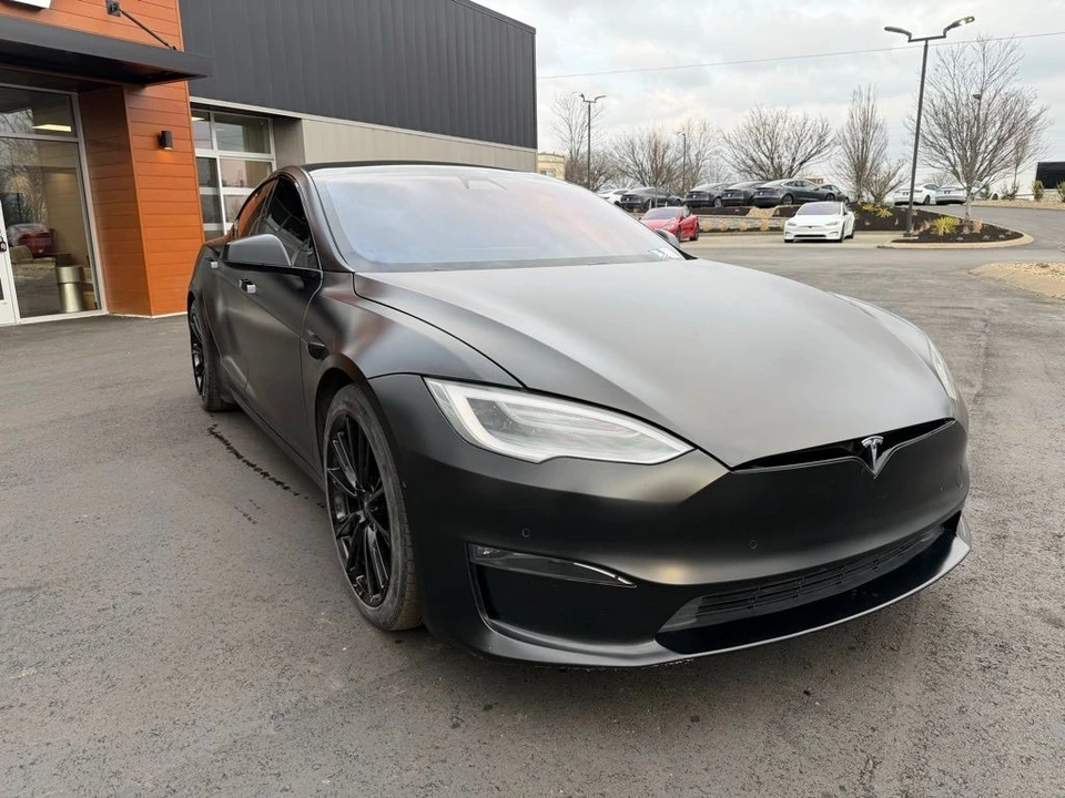 2022 Tesla Model S - Image 2 of 17