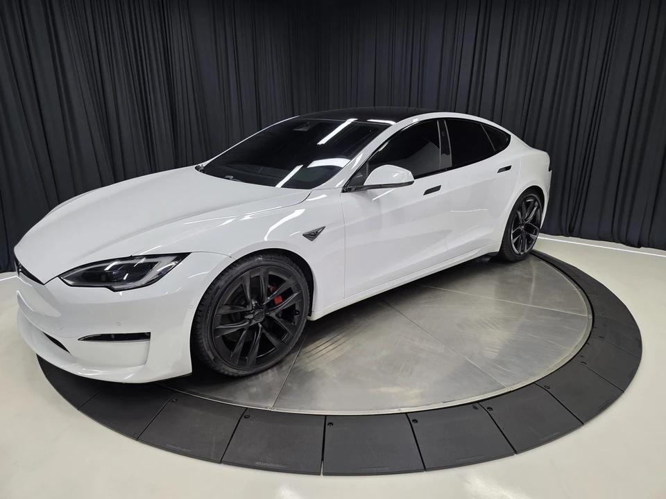2022 Tesla Model S - Image 8 of 12