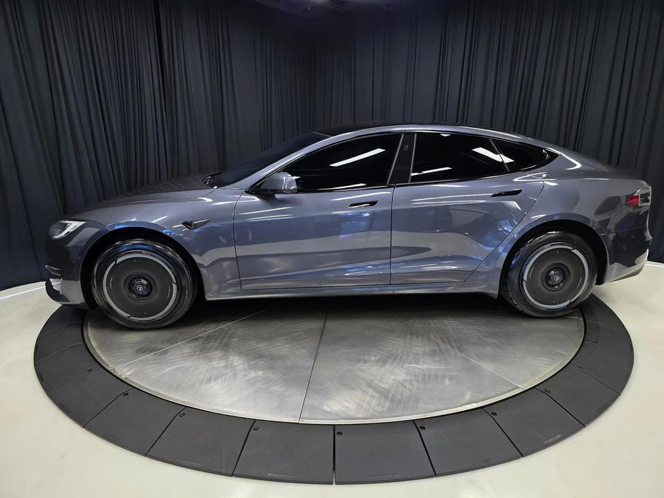2022 Tesla Model S - Image 9 of 31