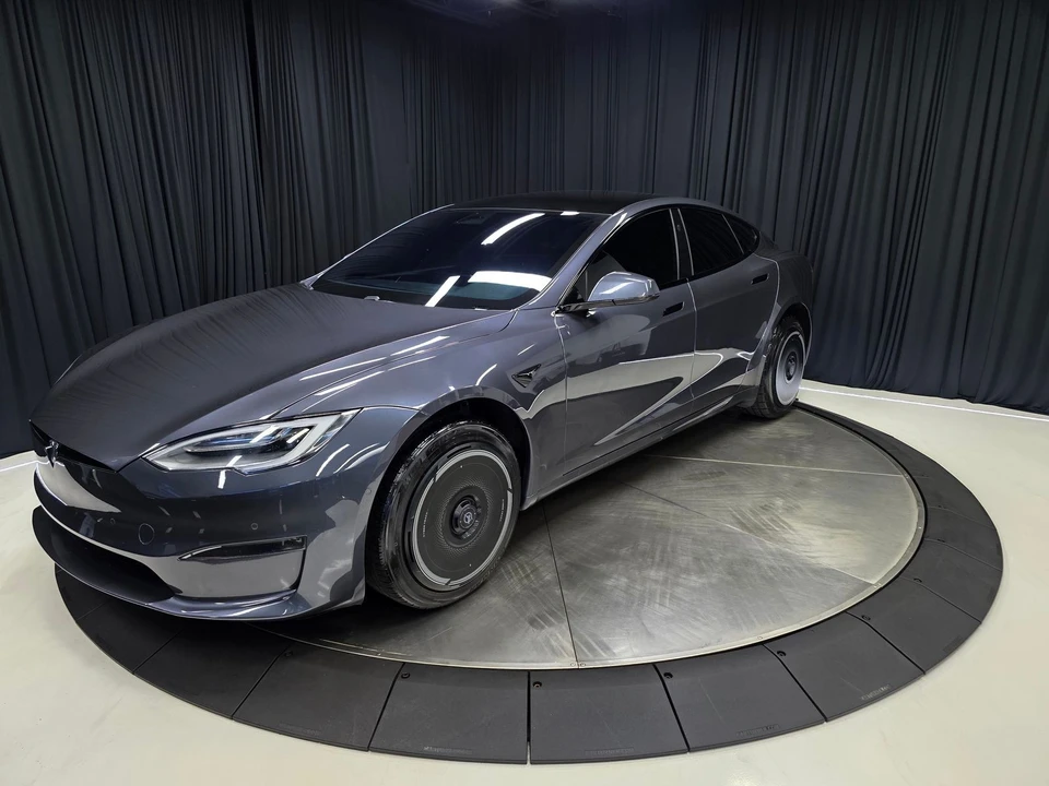2022 Tesla Model S - Image 8 of 31