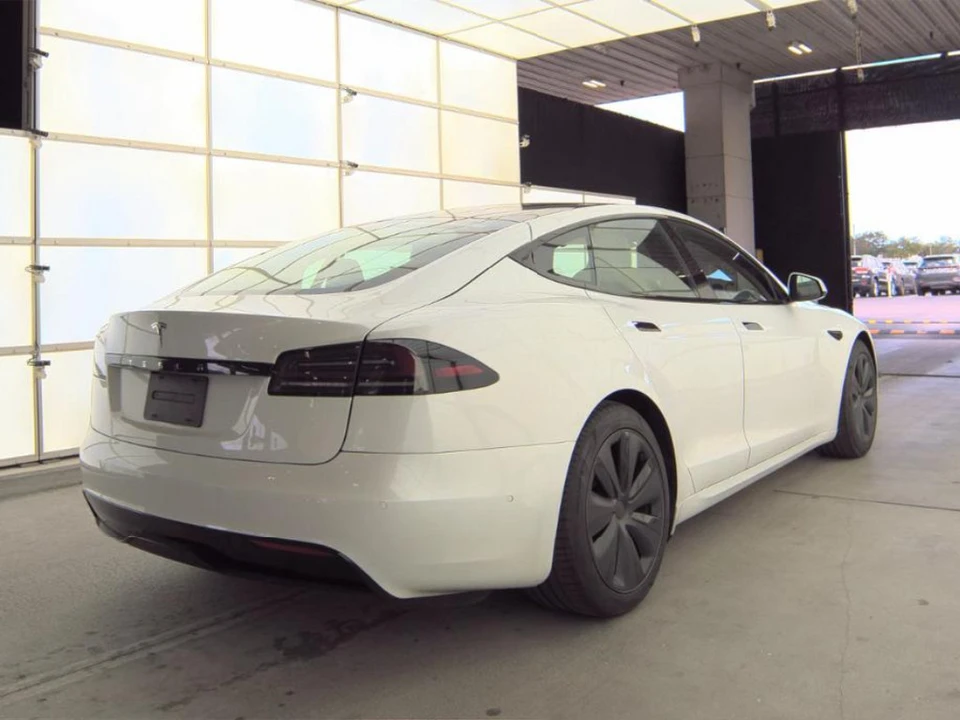 2022 Tesla Model S - Image 2 of 10