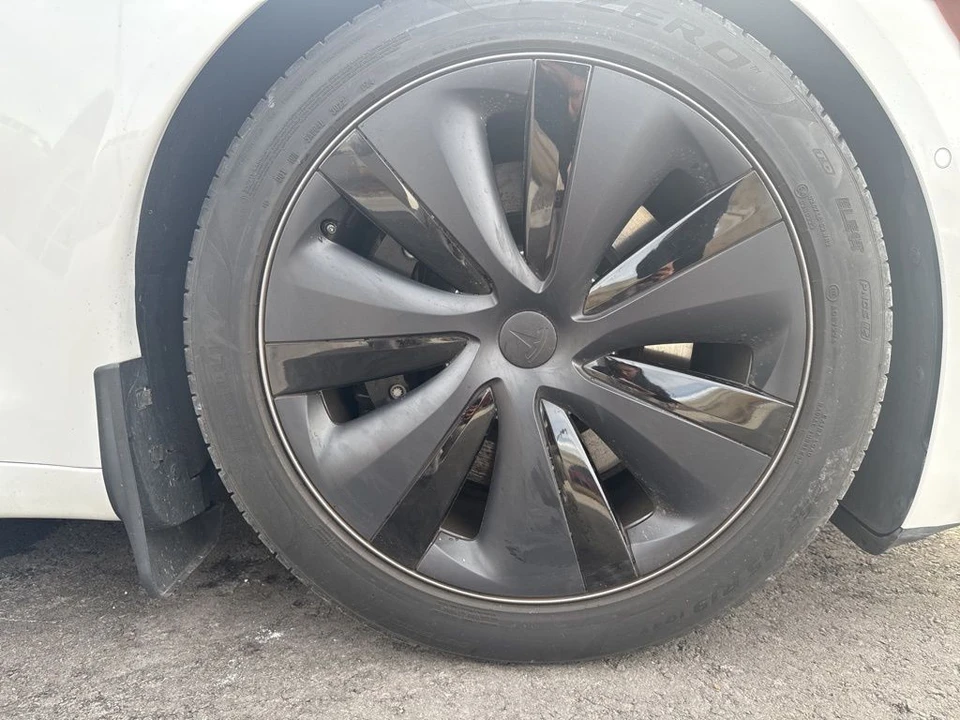 2022 Tesla Model S - Image 9 of 21