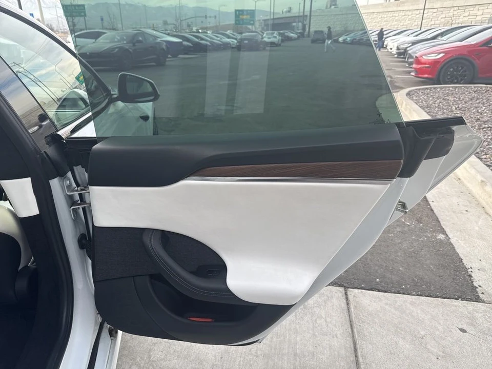 2022 Tesla Model S - Image 17 of 21