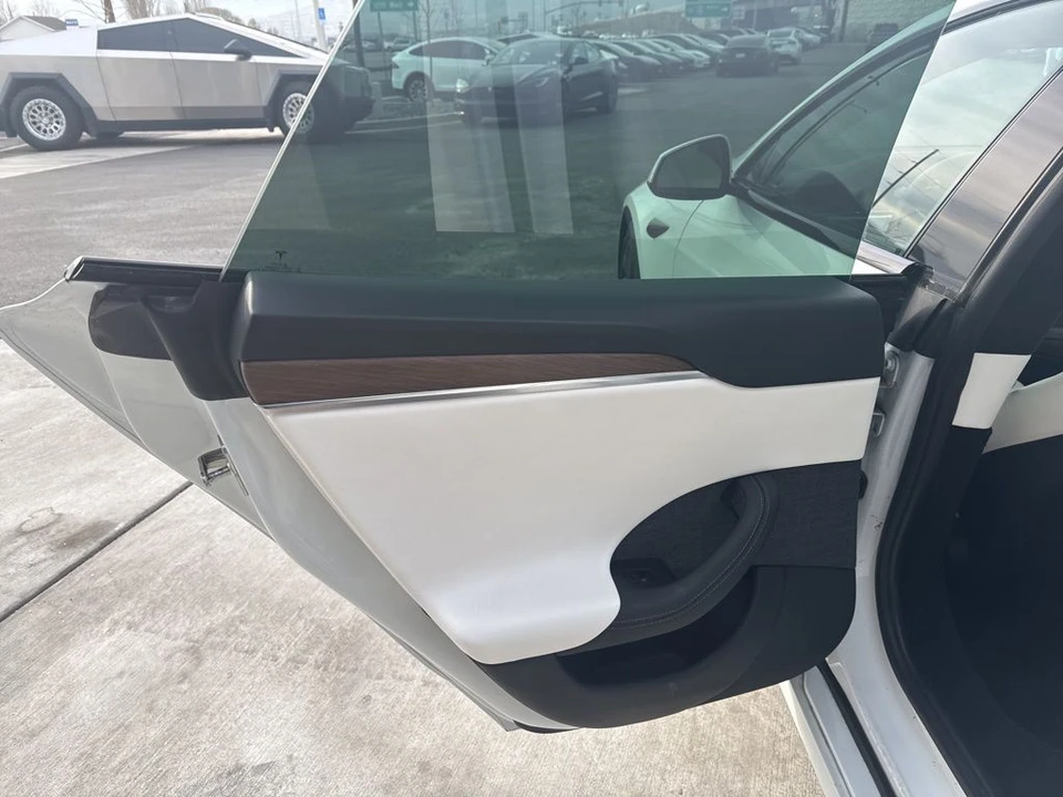 2022 Tesla Model S - Image 13 of 21