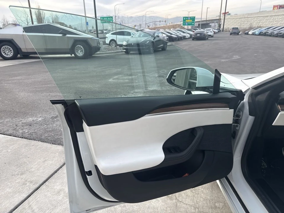 2022 Tesla Model S - Image 10 of 21