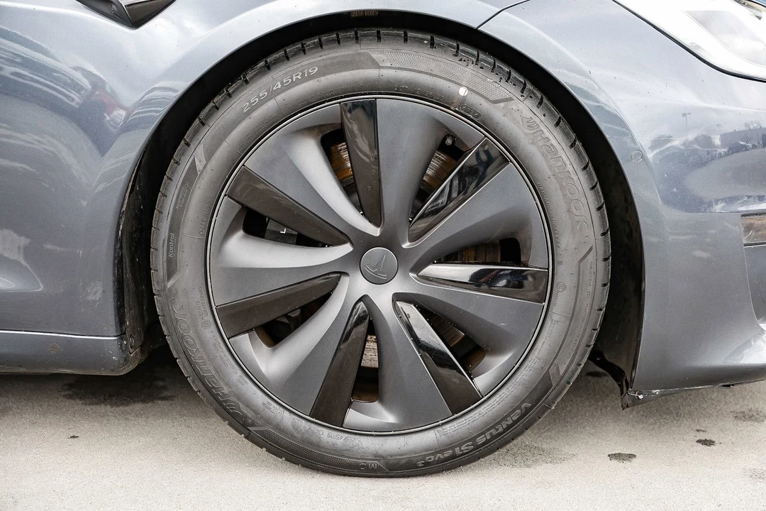 2022 Tesla Model S - Image 9 of 12