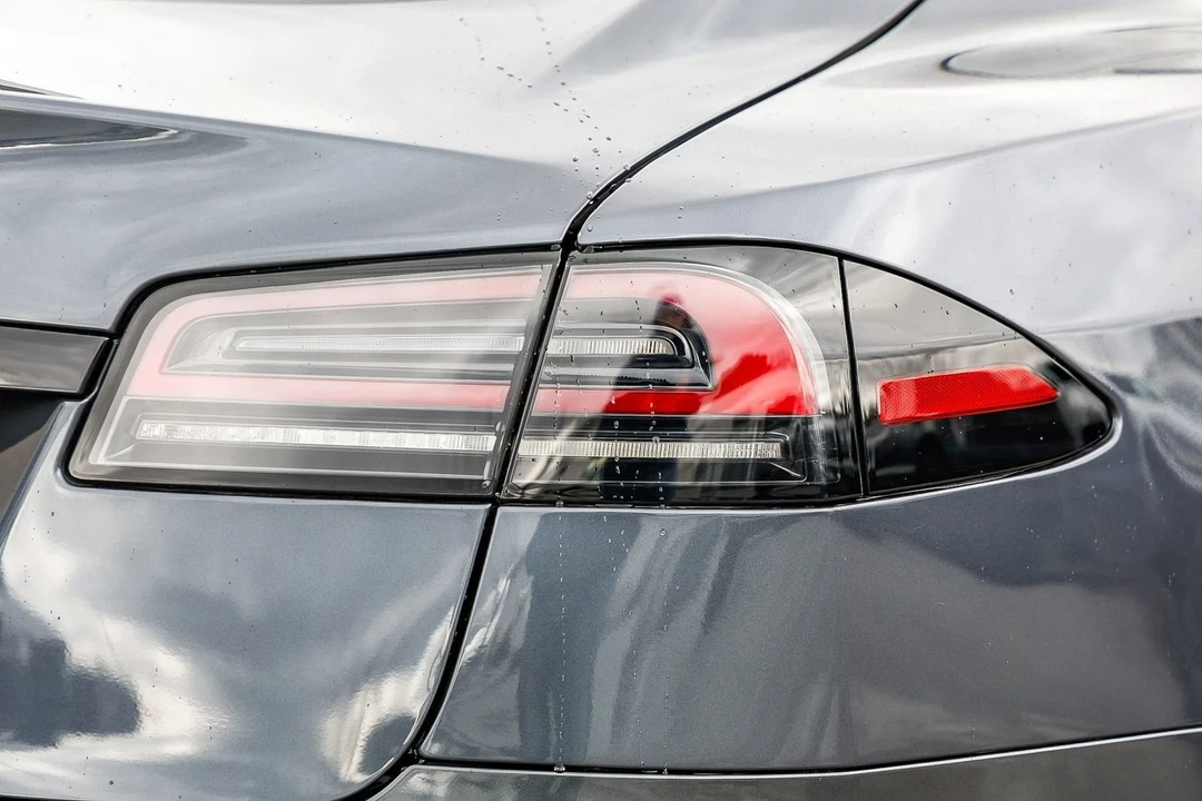 2022 Tesla Model S - Image 8 of 12