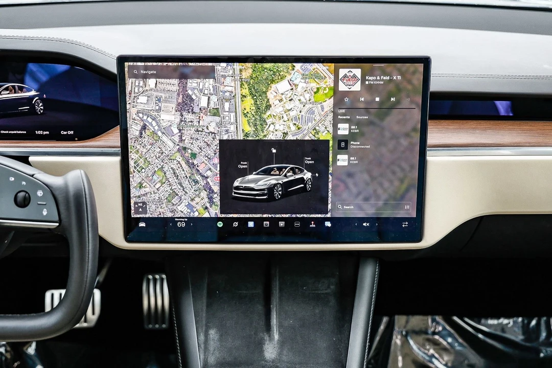 2022 Tesla Model S - Image 11 of 12