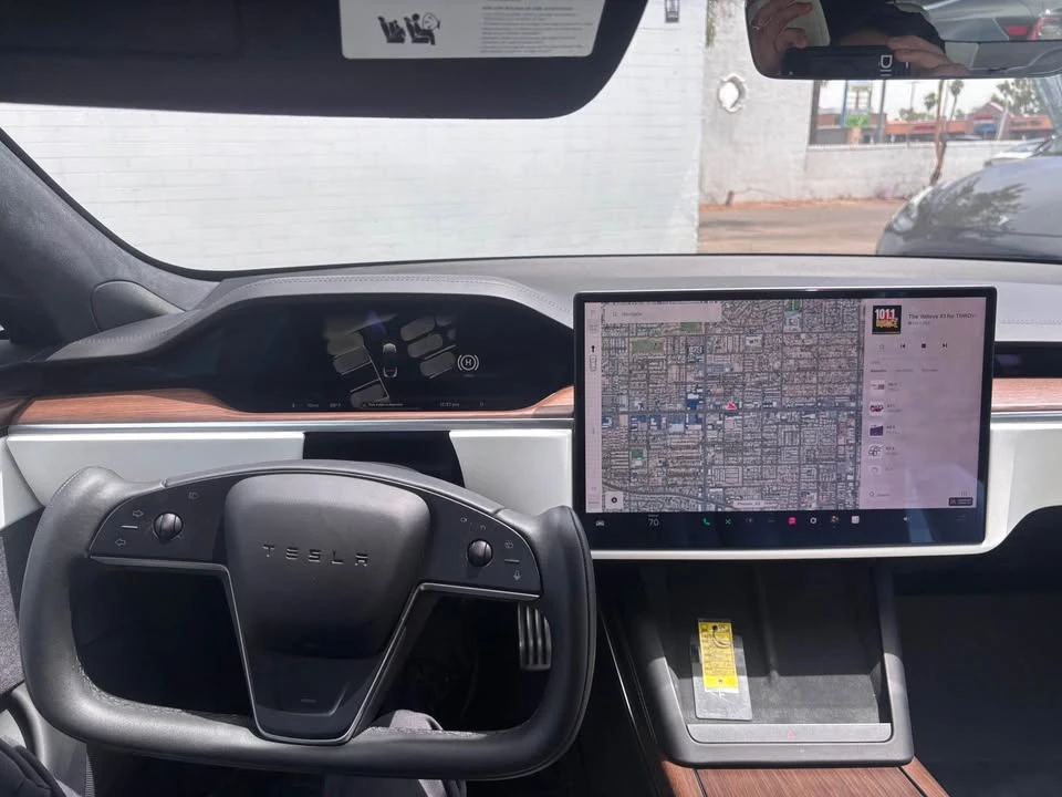 2022 Tesla Model S - Image 15 of 19