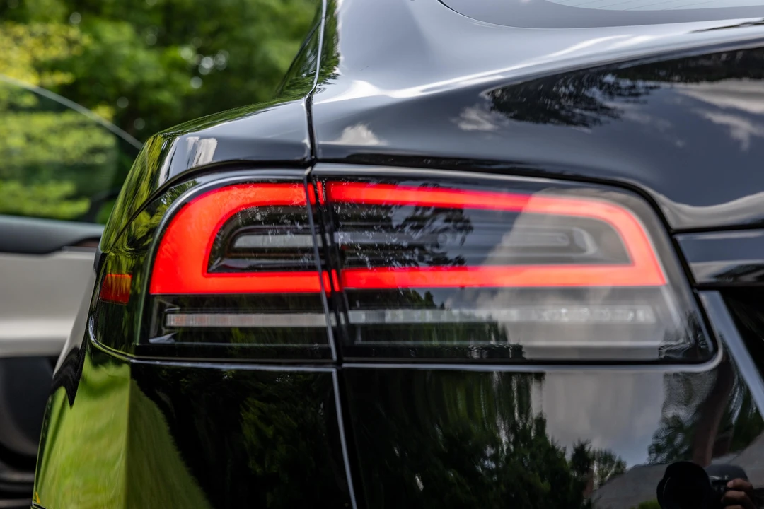 2022 Tesla Model S - Image 15 of 31