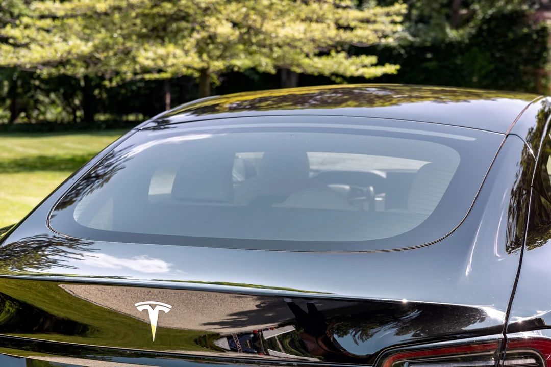 2022 Tesla Model S - Image 16 of 31