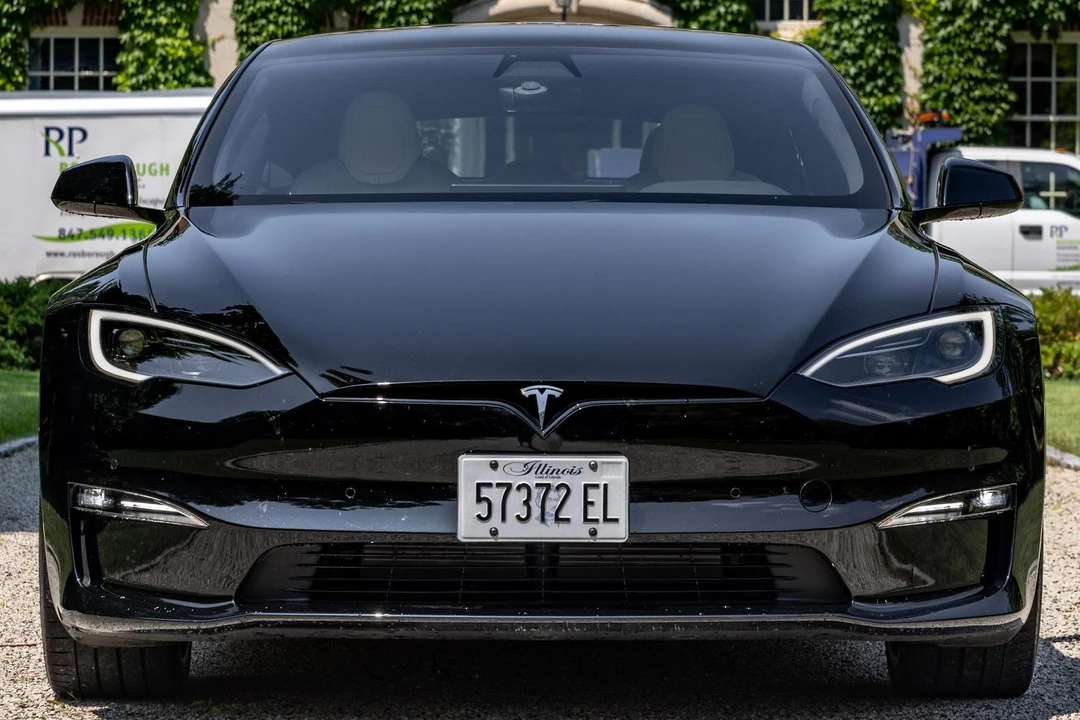 2022 Tesla Model S - Image 2 of 31