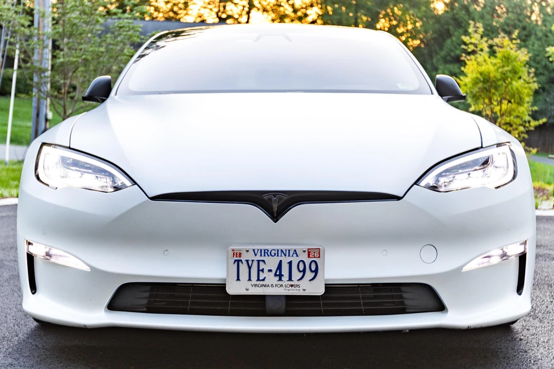 2022 Tesla Model S - Image 2 of 31