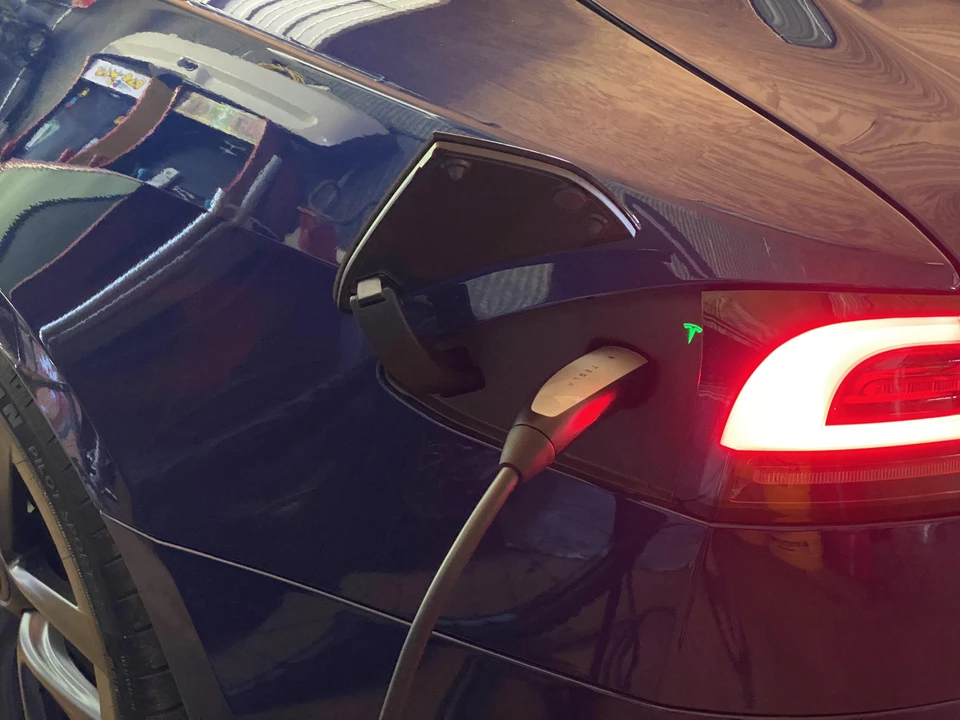 2022 Tesla Model S - Image 29 of 31