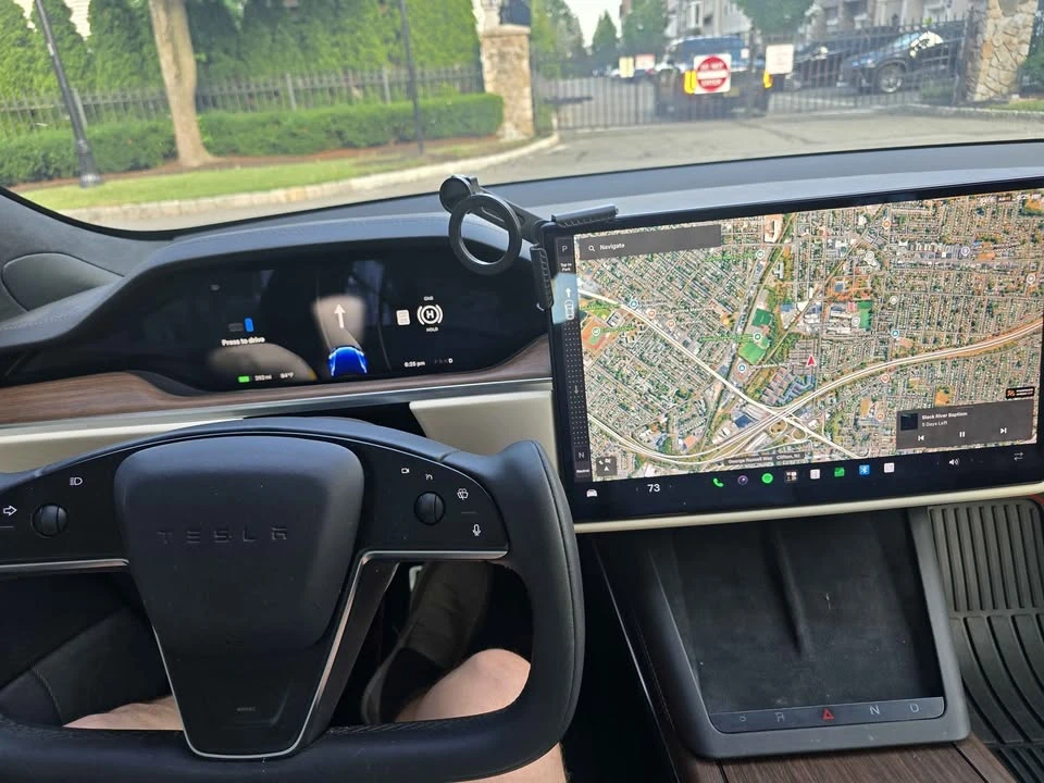 2022 Tesla Model S - Image 17 of 19