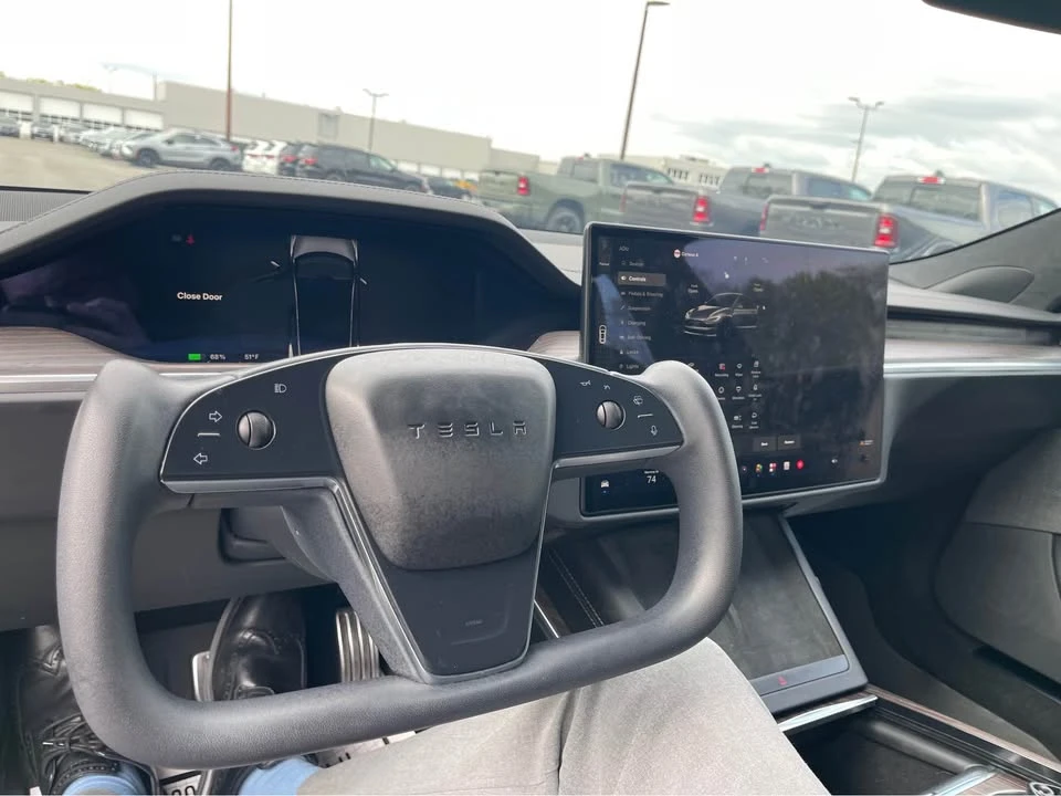 2022 Tesla Model S - Image 6 of 10