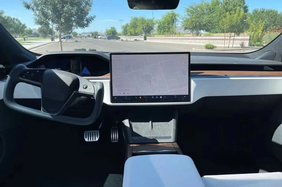 2022 Tesla Model S - Image 11 of 12